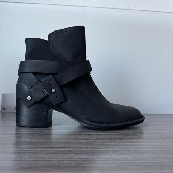 UGG Women's Elysian Zip Up Ankle Boots Bootie $170 in Black 1095792 - Picture 9 of 11